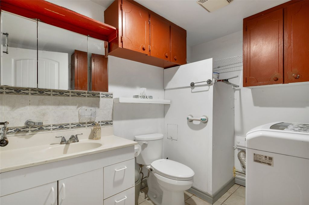 listing image 16514960896600962310