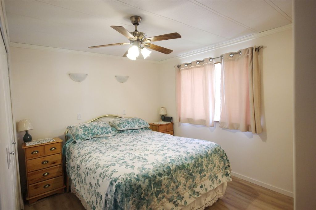 listing image 16513560495954221988