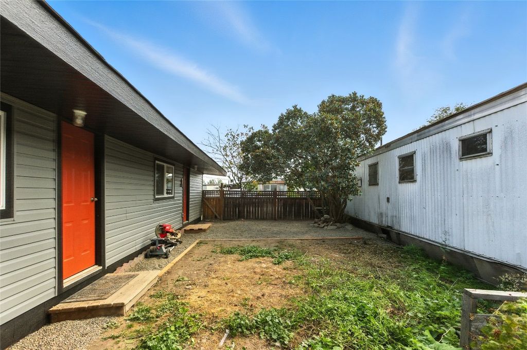 listing image 16513515293572796408