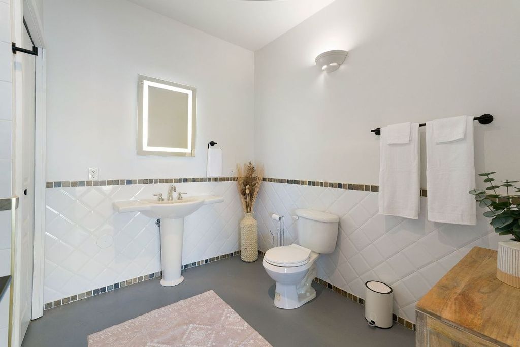 listing image 16517867086650498160