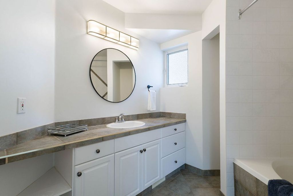 listing image 16519271695854251336