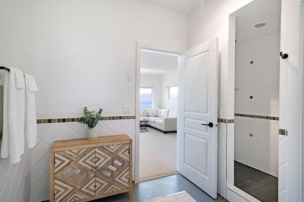listing image 16511784873230388790