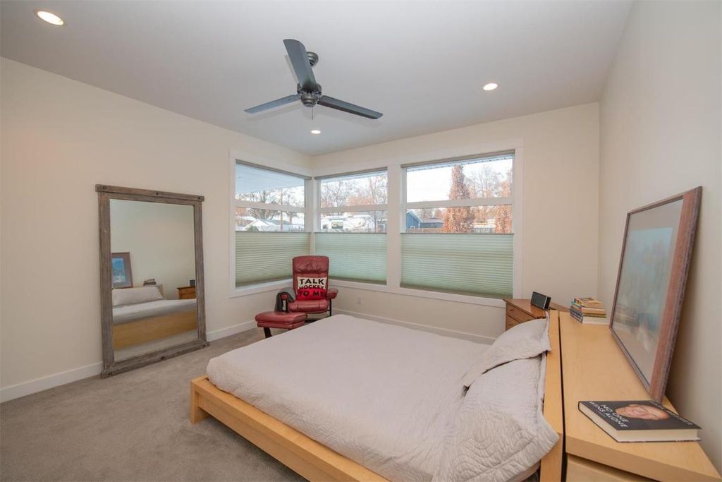 listing image 16513370799267659329