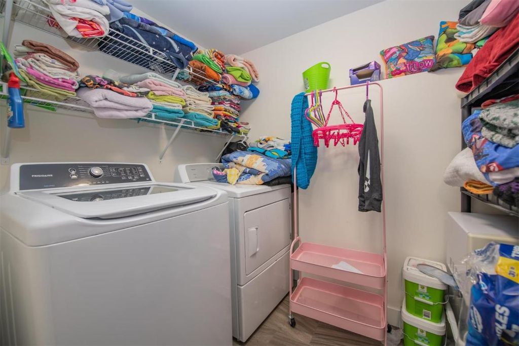 listing image 16512830872408837029