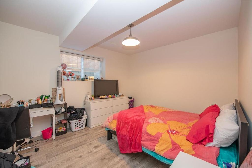 listing image 16512722752985806432
