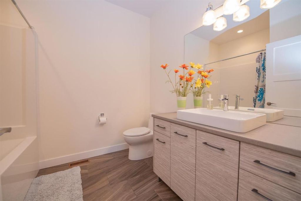listing image 16510430735184598308