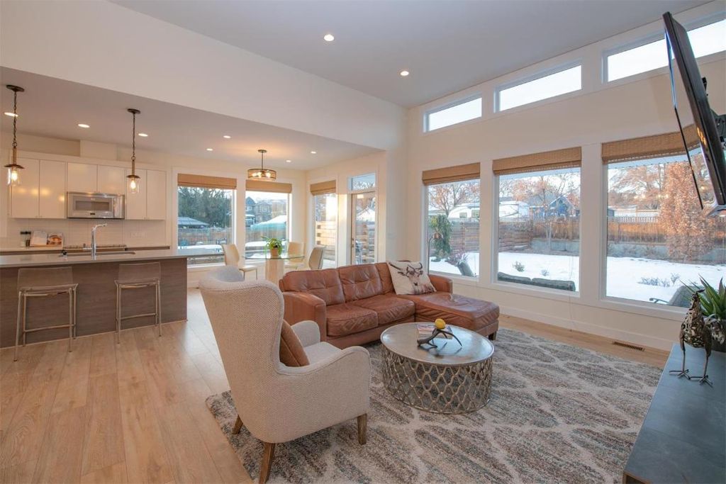 listing image 16519546333404569993
