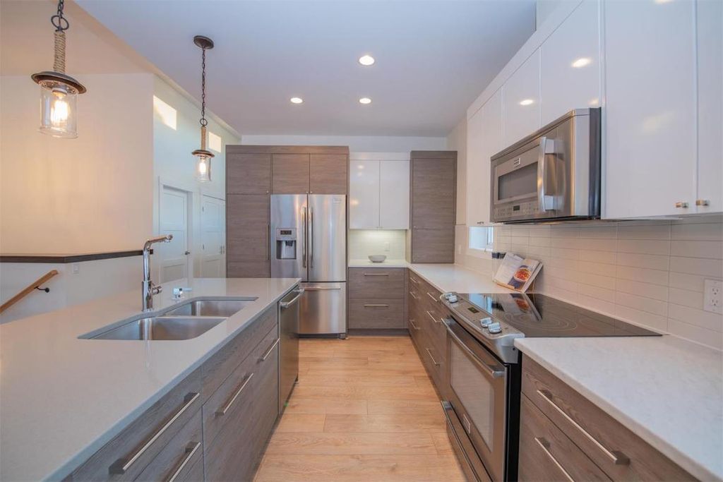 listing image 16519753570817881128