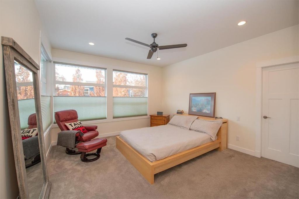 listing image 16518901519988208770