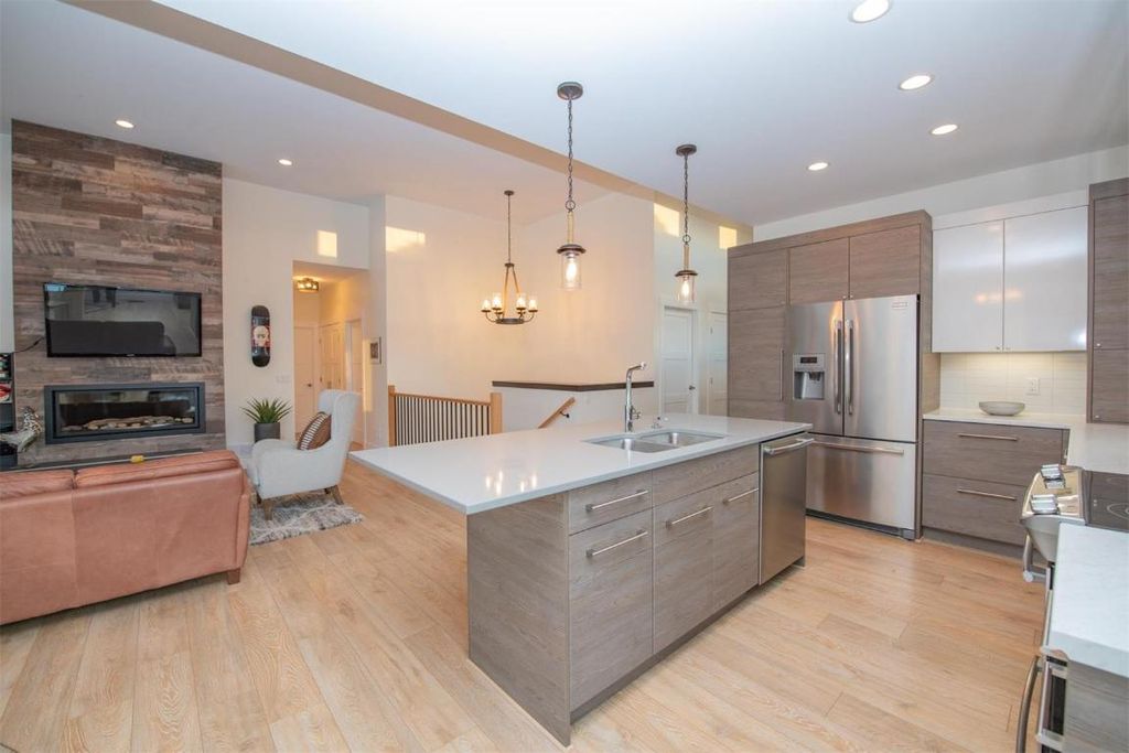 listing image 16519279880986988629
