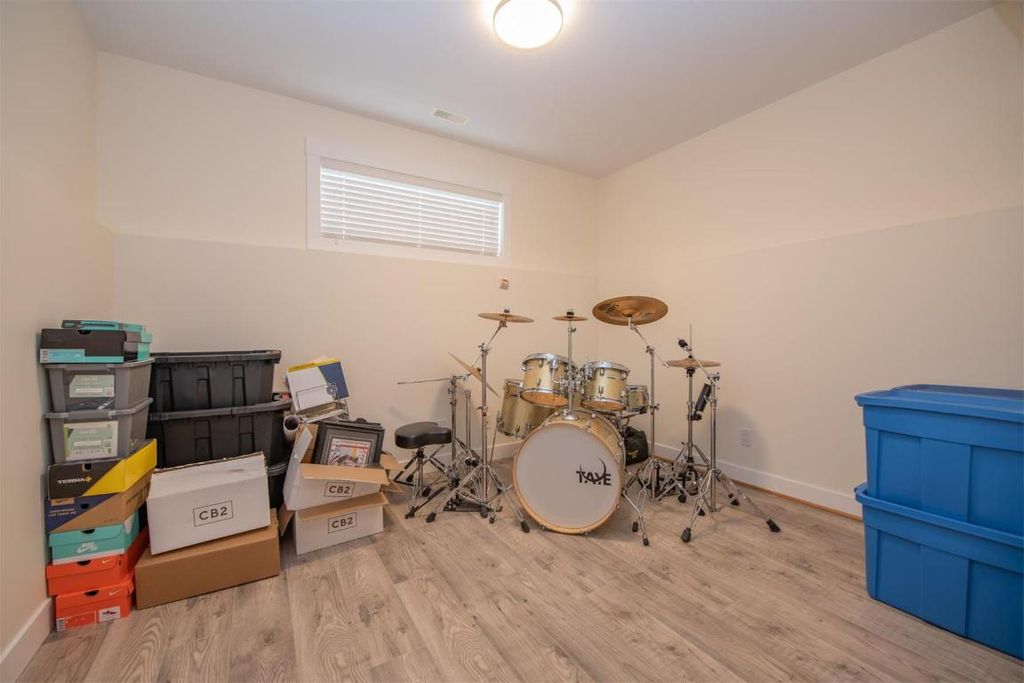 listing image 16512885445341009780