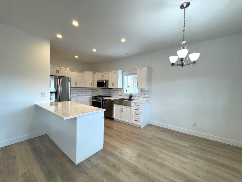 listing image 16517210125148851363