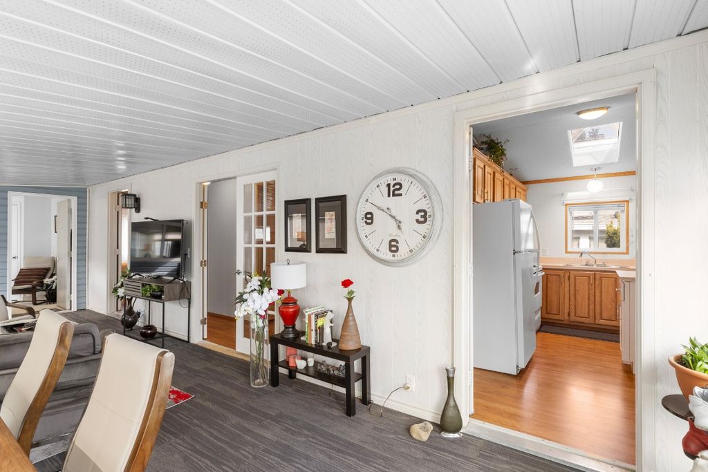 listing image 16518069023558826046