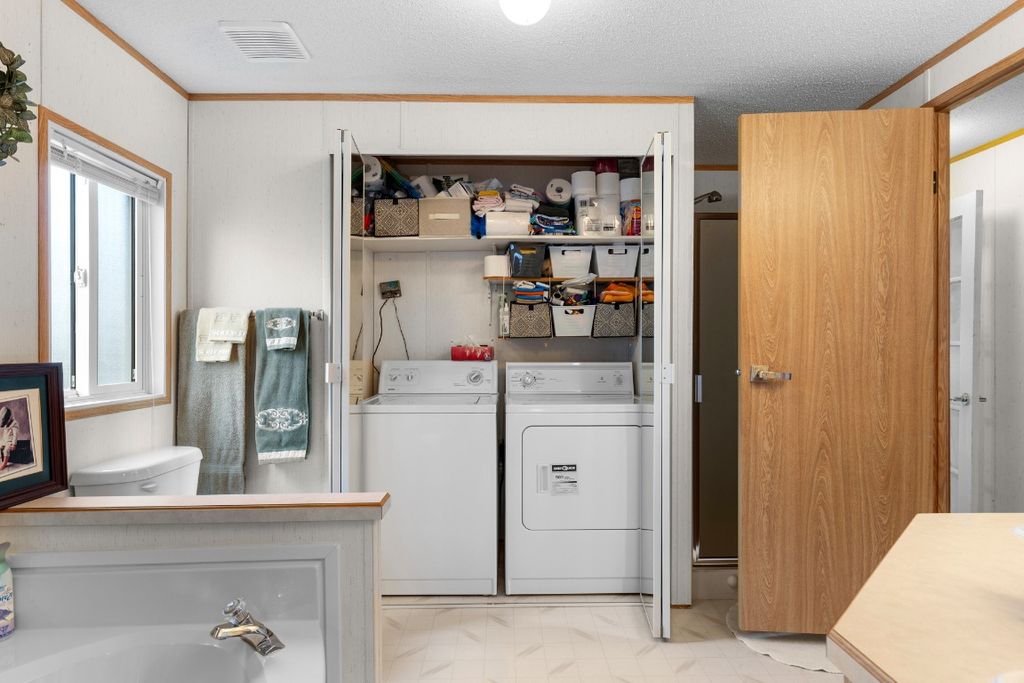 listing image 16518609372833376688