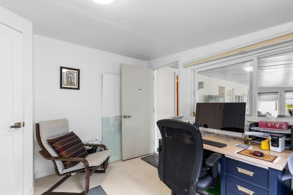 listing image 16512437665002497391