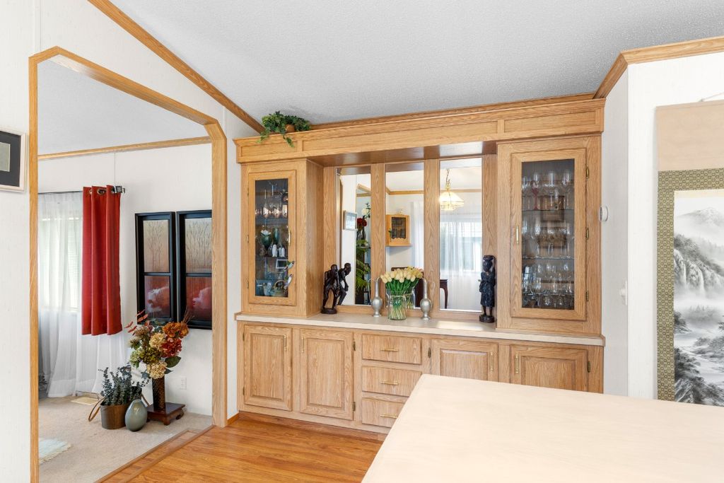 listing image 16511618395868091438