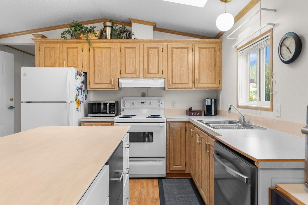 listing image 16515803521157568151