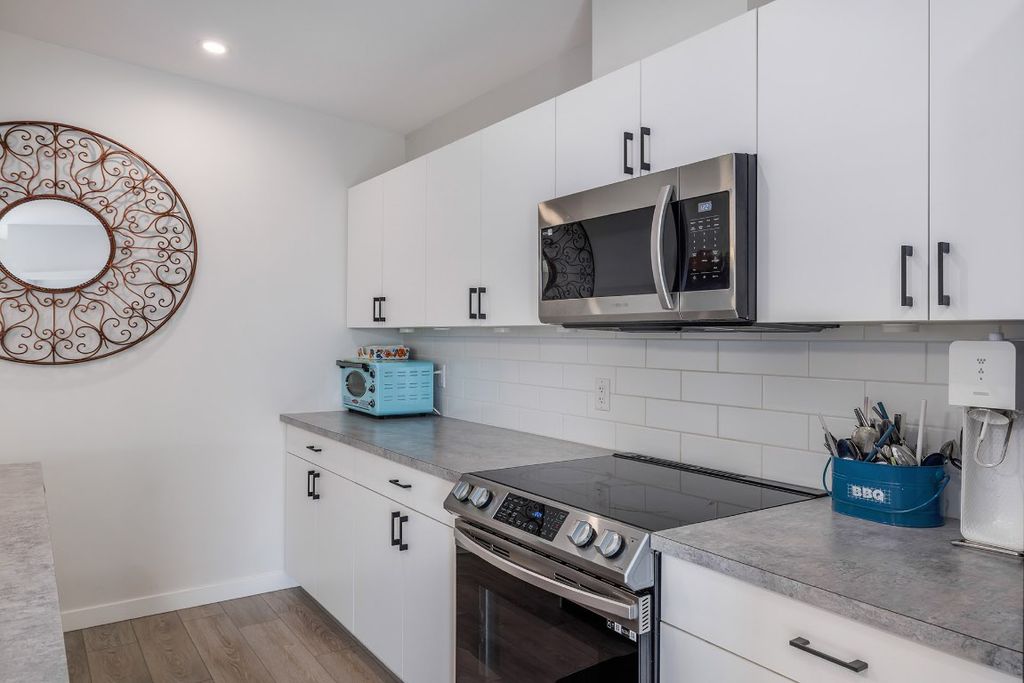 listing image 16513230482016180358