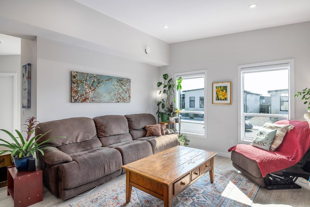 listing image 16518890126460521363