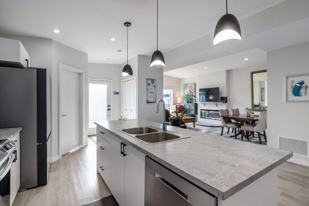 listing image 16512674479562704457