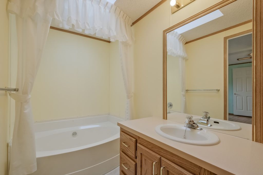 listing image 16515172671659615527