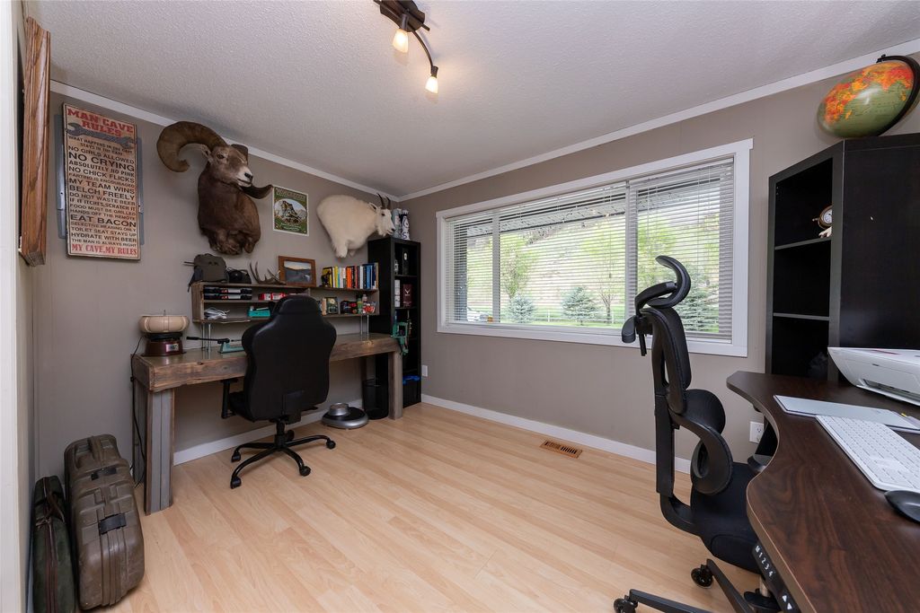 listing image 16514997688888275688