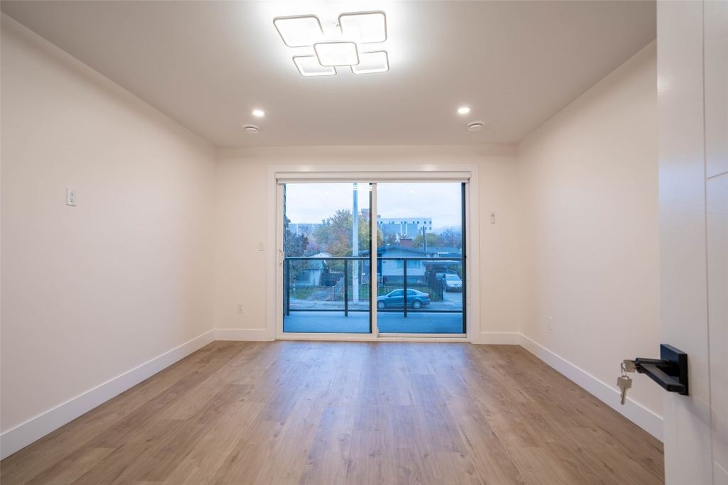 listing image 16518845937613502527