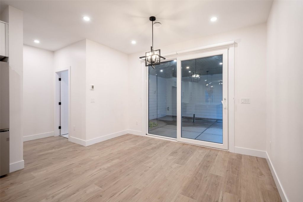 listing image 16513862363540467010