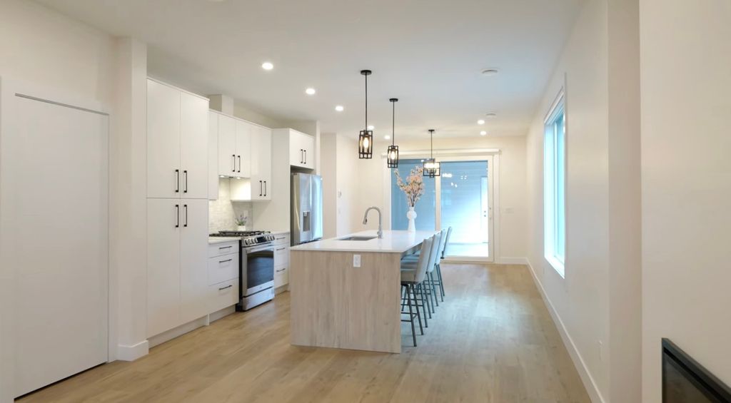 listing image 16513815659018163915