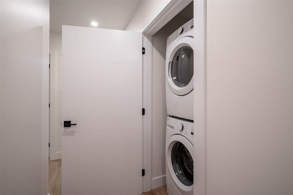 listing image 16514637191457035430