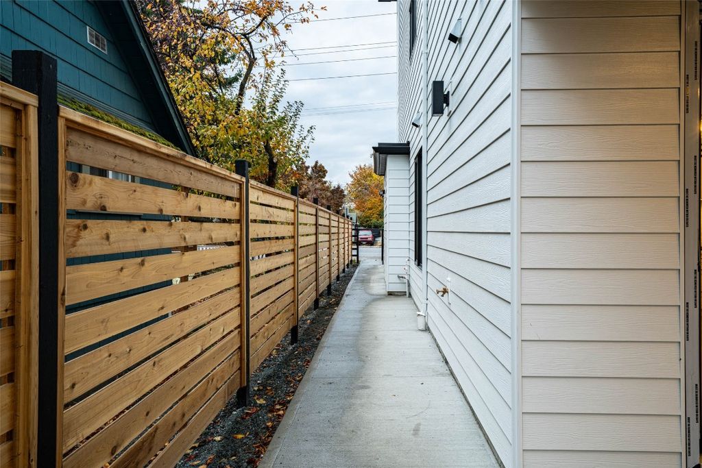 listing image 16514425353616145668