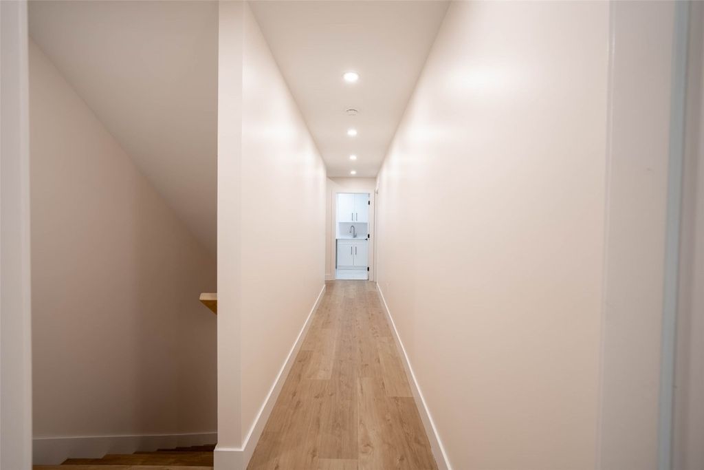 listing image 16513025026799059967