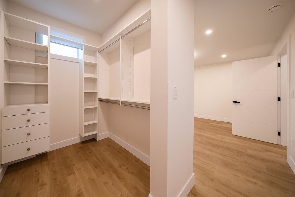 listing image 16513815659018163915