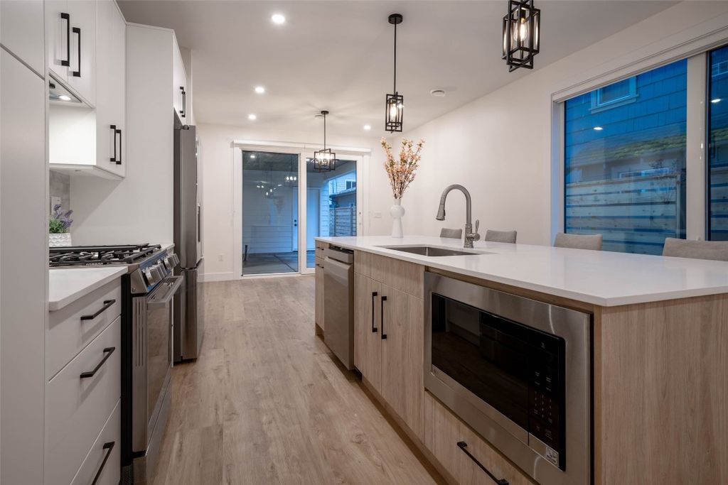 listing image 16513038561953796581