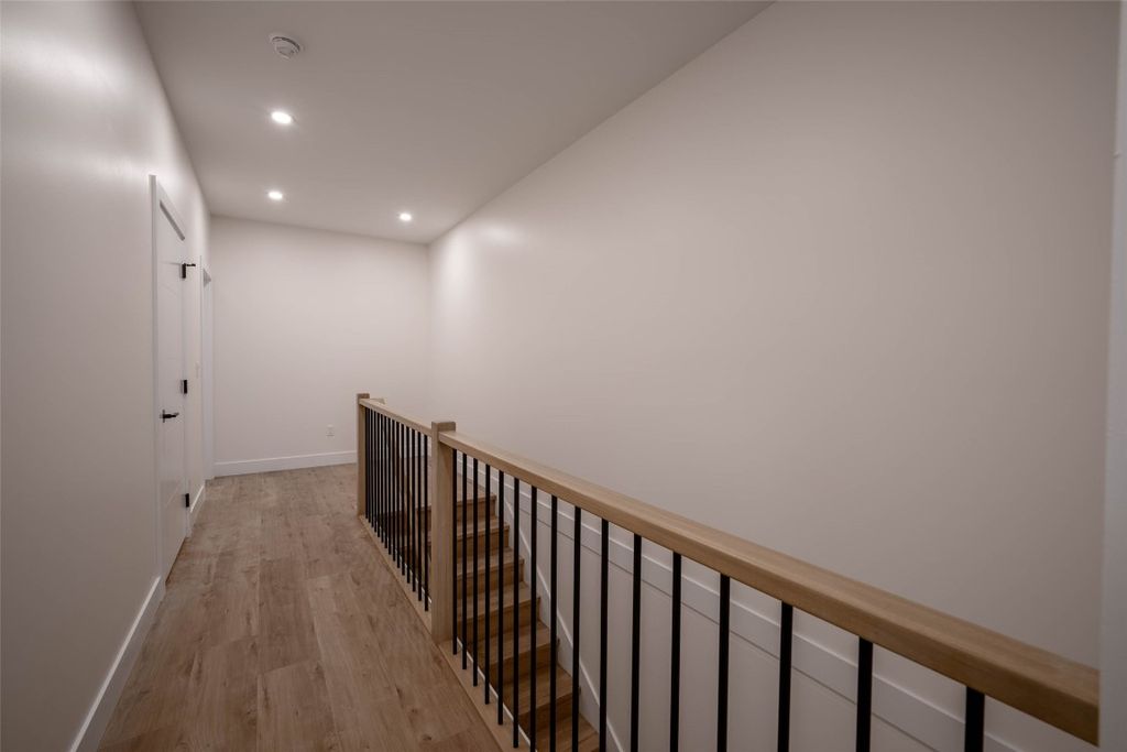 listing image 16519263175555642516