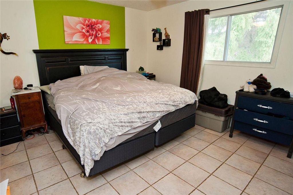 listing image 16517902812984996056