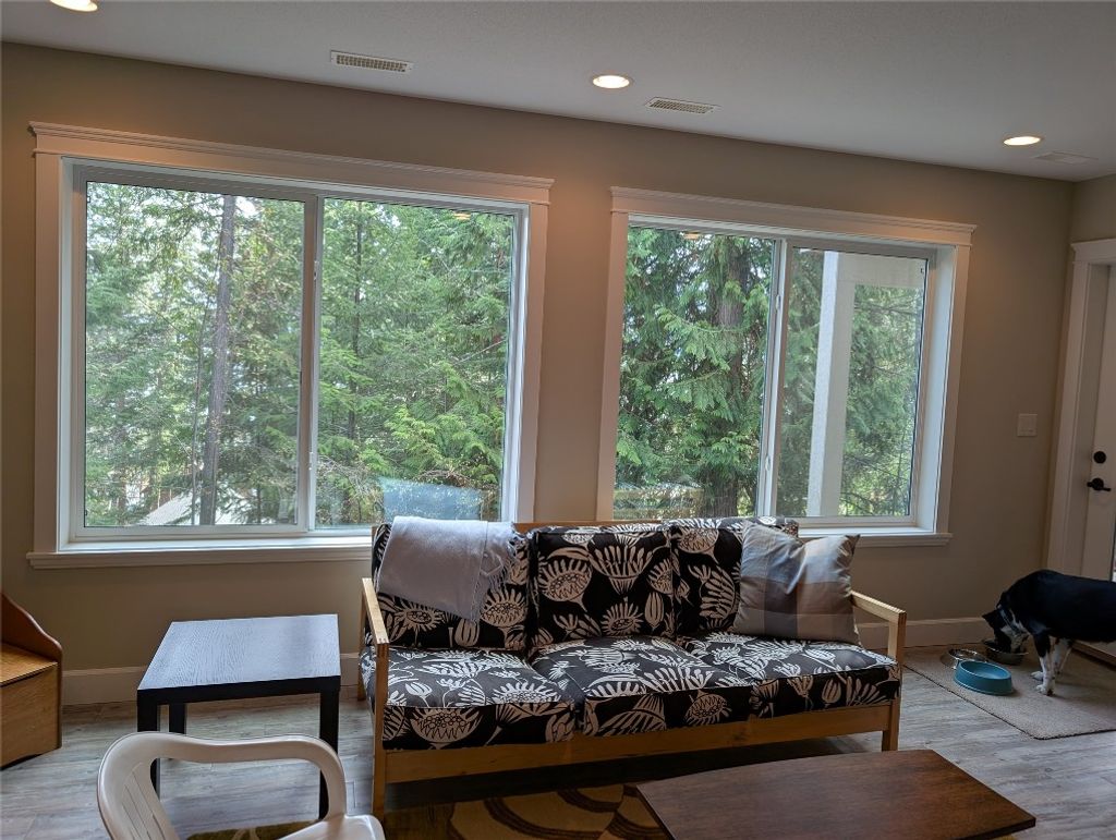 listing image 16519957829936725851