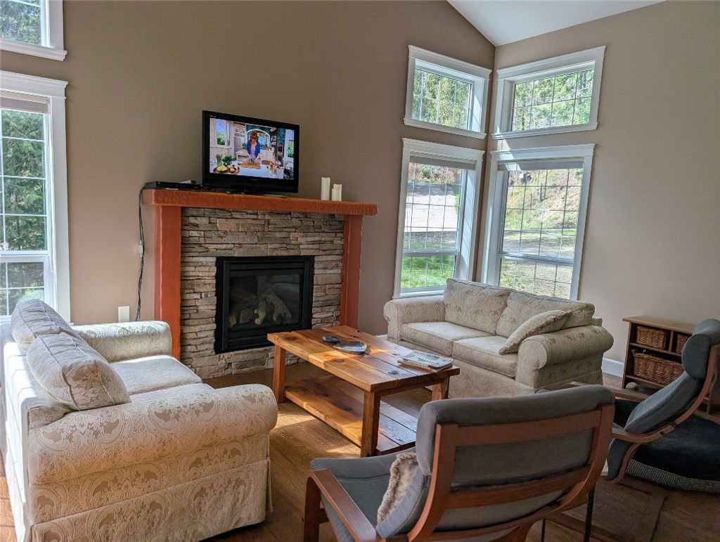 listing image 16516624295434705094