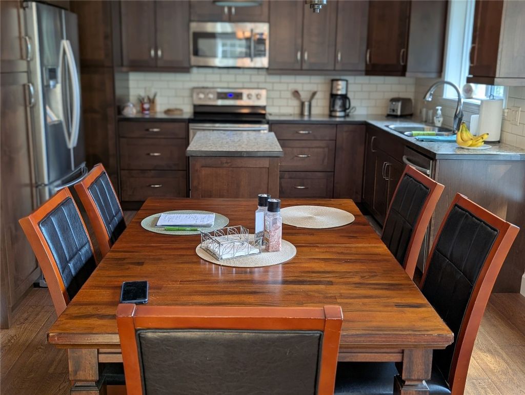 listing image 16517766201975030626