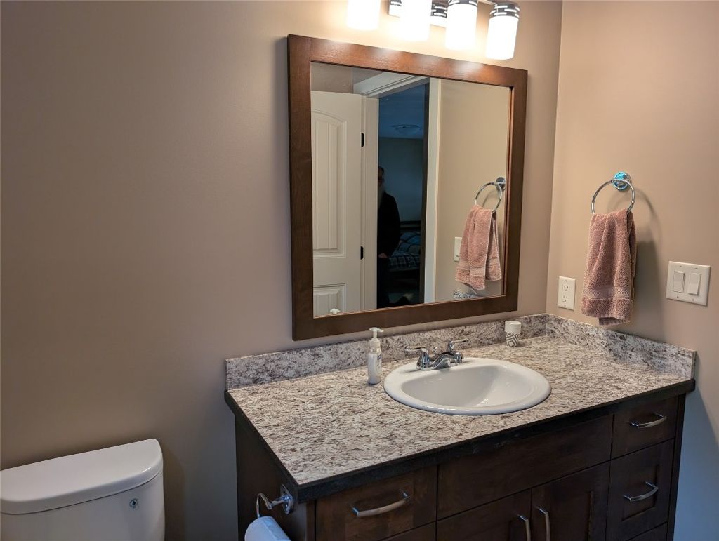 listing image 16514562713436583676