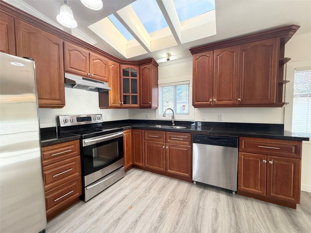 listing image 16516255866216643122