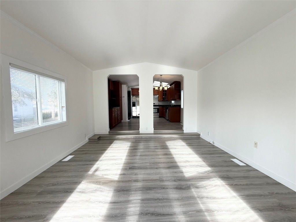 listing image 16515894134340819992