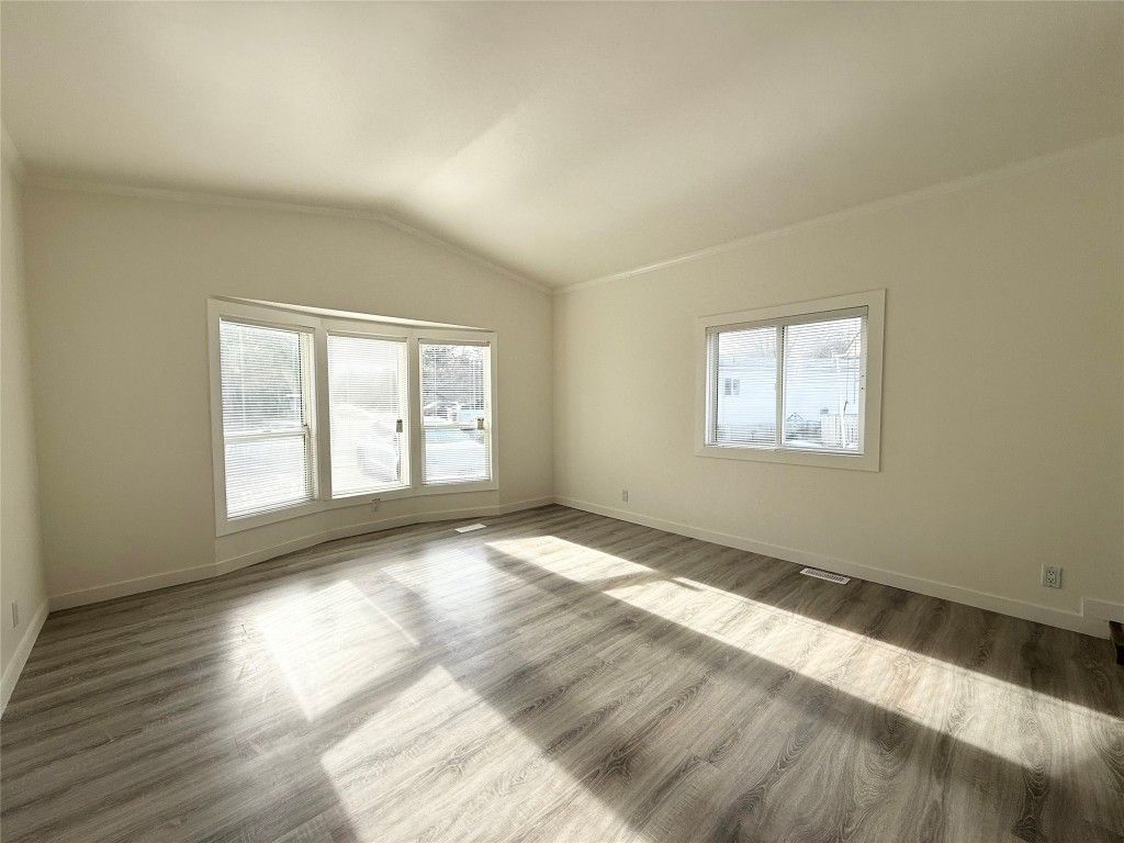 listing image 16513244227154896904