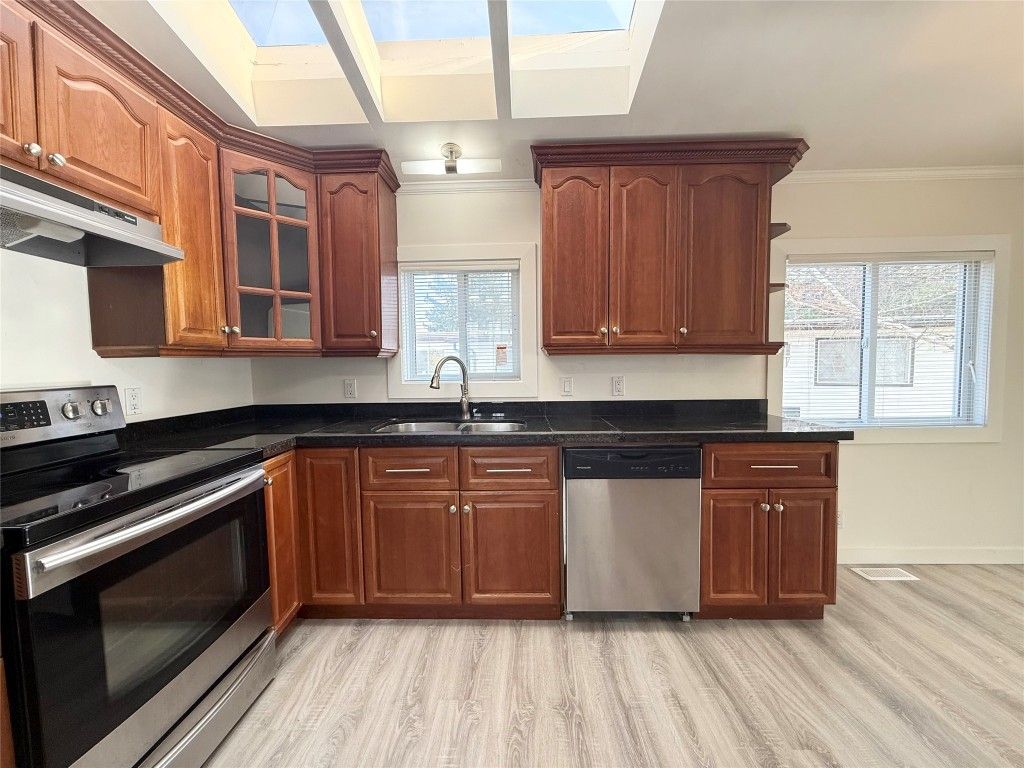 listing image 16517319886984765654