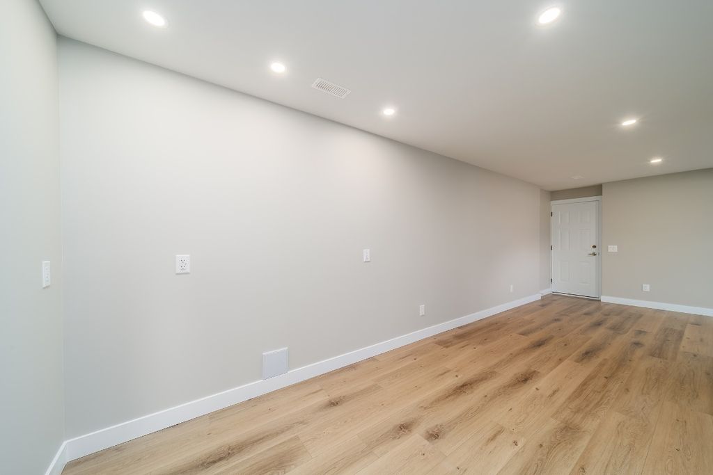 listing image 16518190339229495884