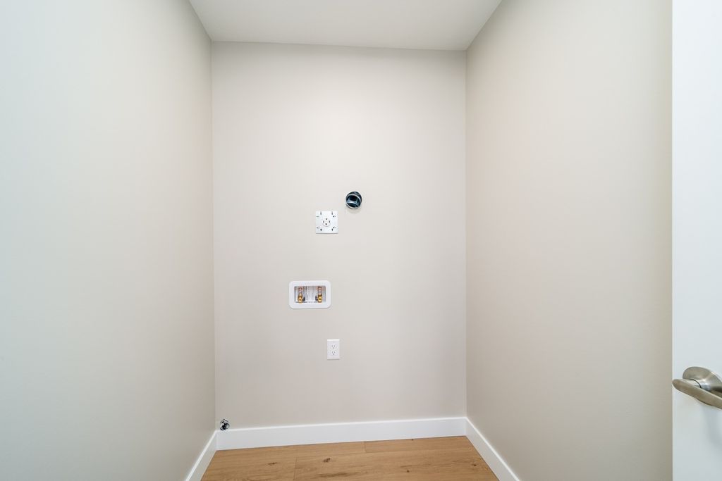 listing image 16517381066624720390