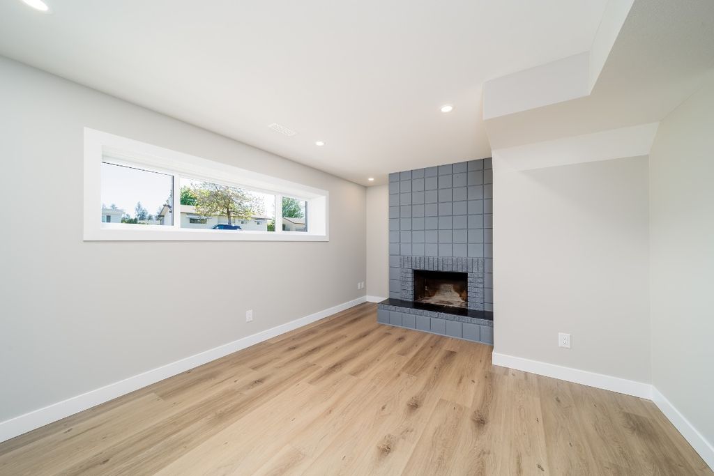 listing image 16512319585589334328