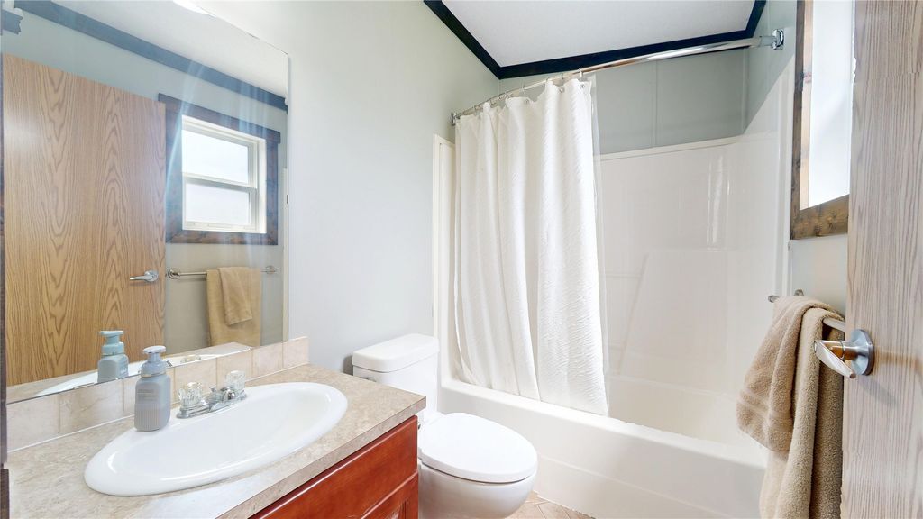listing image 16518267894797159290