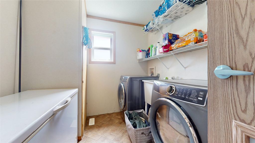 listing image 16515367466666185358
