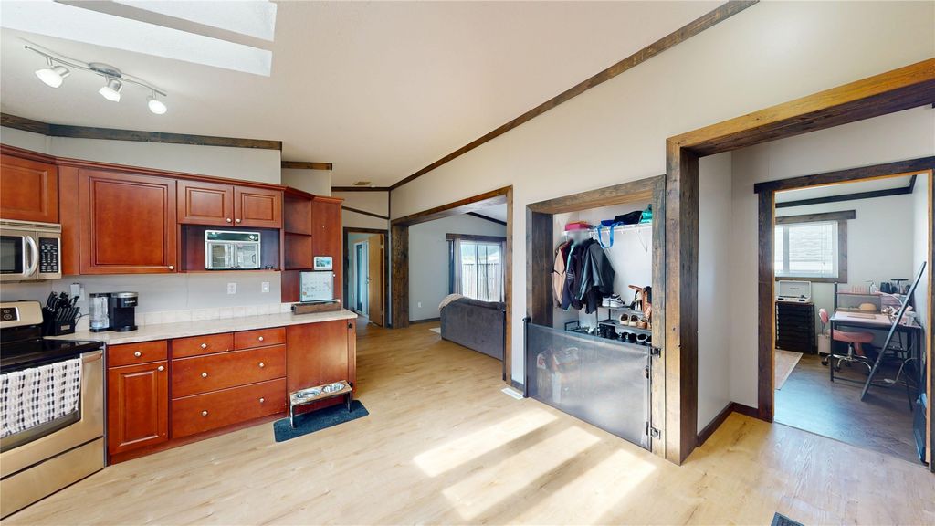 listing image 16514098403358914879